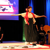 ハンガリーフラワーカーニバルでの書家 青柳雛の揮毫