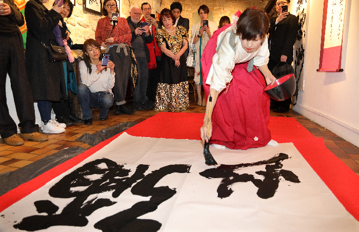 パリにて個展開催